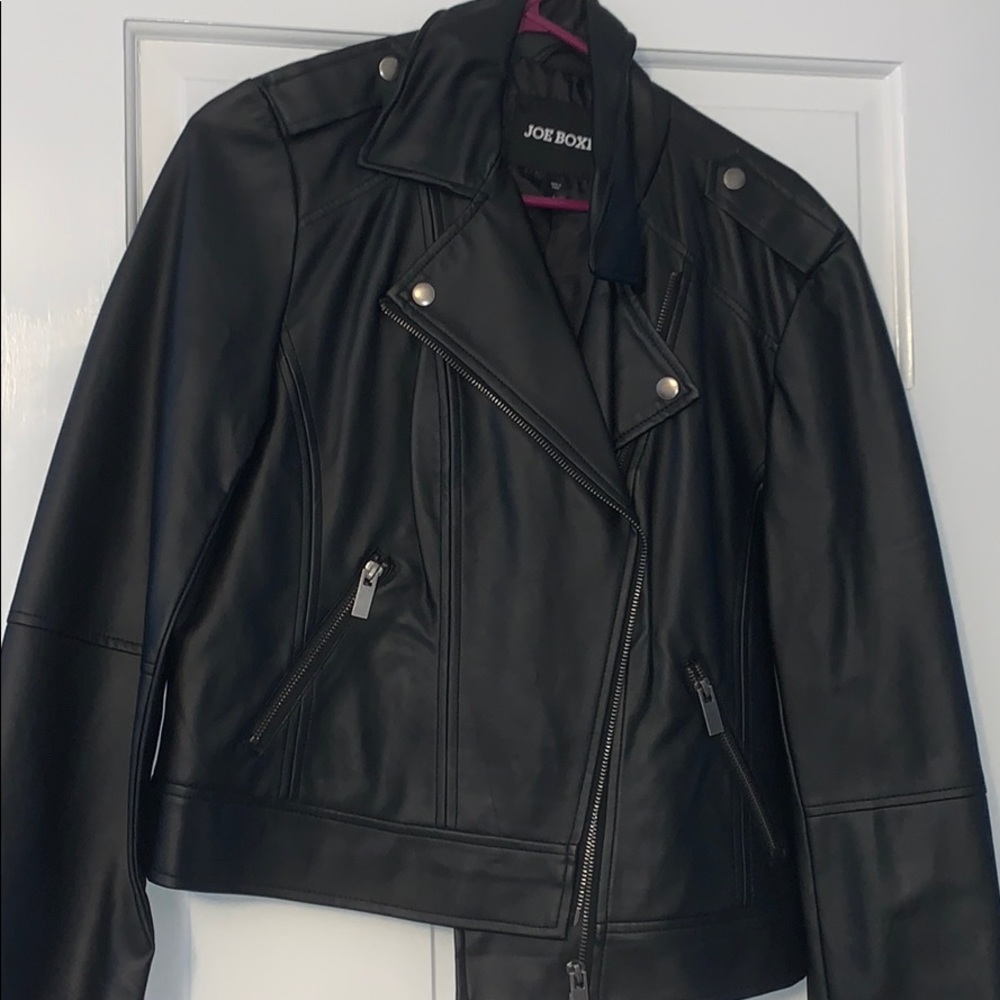 BLACK LEATHER JACKET NEVER WORN